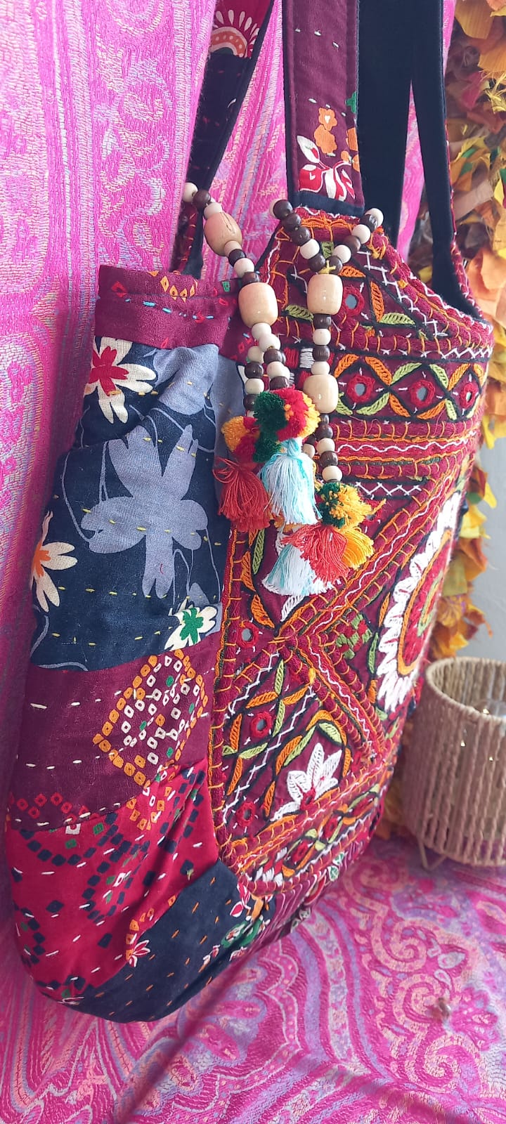 BOLSO TOTE BAG NAYA MANDALA UNA OBRA DE ARTE PORTÁTIL HECHA A MANO CON ENVÍO GRATIS SIN PEDIDO MÍNIMO.