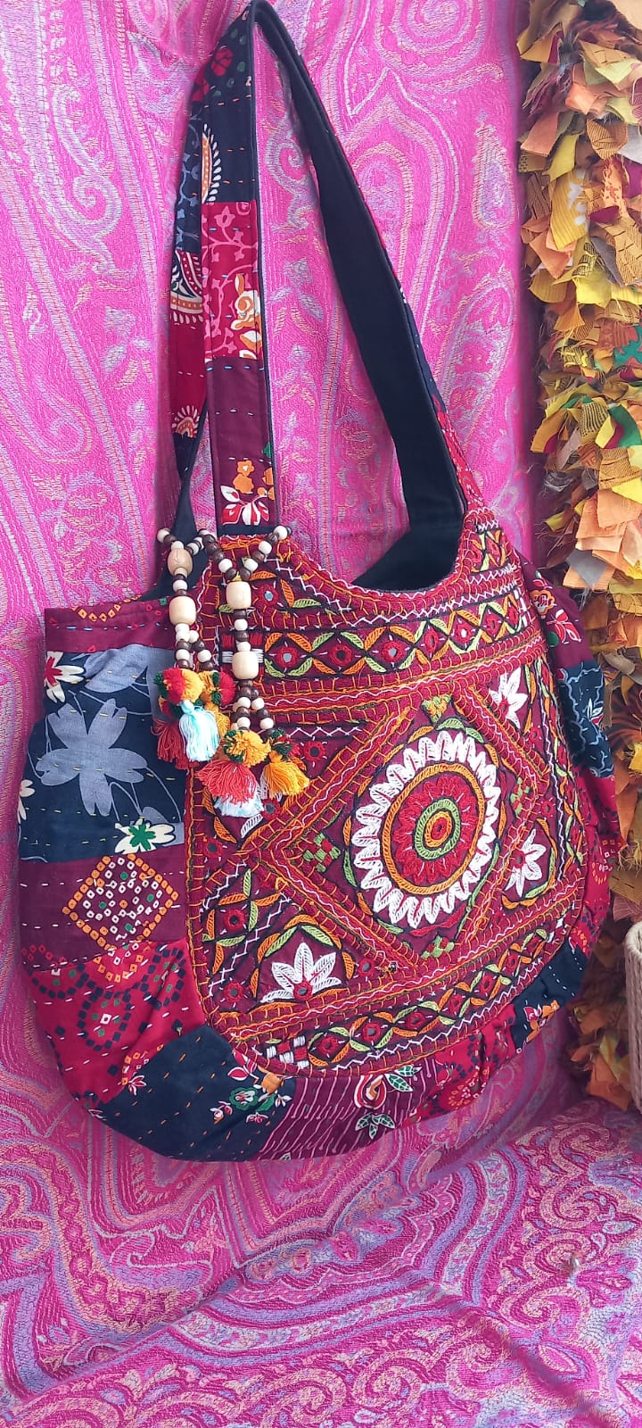 BOLSO TOTE BAG NAYA MANDALA UNA OBRA DE ARTE PORTÁTIL HECHA A MANO CON ENVÍO GRATIS SIN PEDIDO MÍNIMO.