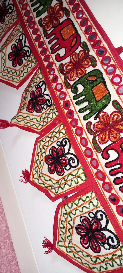 TORÁN GORA BORDADO 30X100CM ELEFANTES DE BUENA SUERTE Y PROTECCIÓN.HECHO A MANO EN INDIA.ENVÍO GRATIS SIN PEDIDO MÍNIMO.