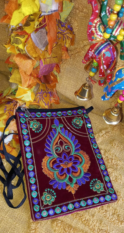 BOLSOS CLUTCH VELVET ACCESORIO ÚNICO Y ARTESANAL,UNA JOYA TEXTIL CON ENVÍO GRATIS SIN PEDIDO MÍNIMO.