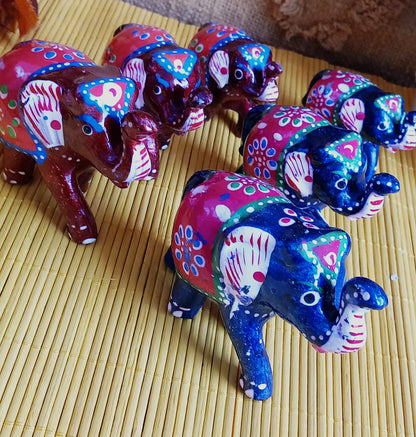 SET 3 ELEFANTES PINTADOS A MANO EN BURDEOS O AZUL.-Un conjunto decorativo que irradia elegancia y simbolismo.ENVÍO GRATIS SIN PEDIDO MÍNIMO.