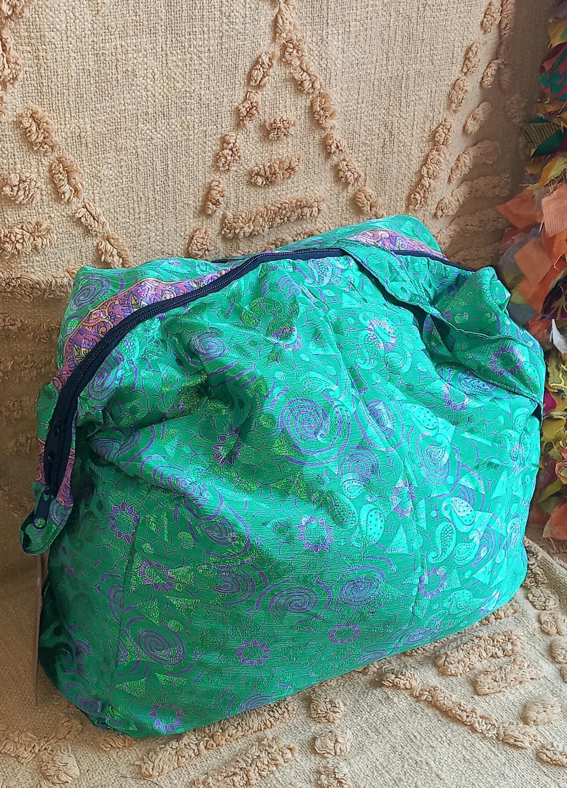 BOLSO ARTESANAL CON CREMALLERA,AUTÉNTICA ARTESANÍA INDIA CON MÁGICOS COLORES.ENVÍO GRATIS SIN PEDIDO MÍNIMO.