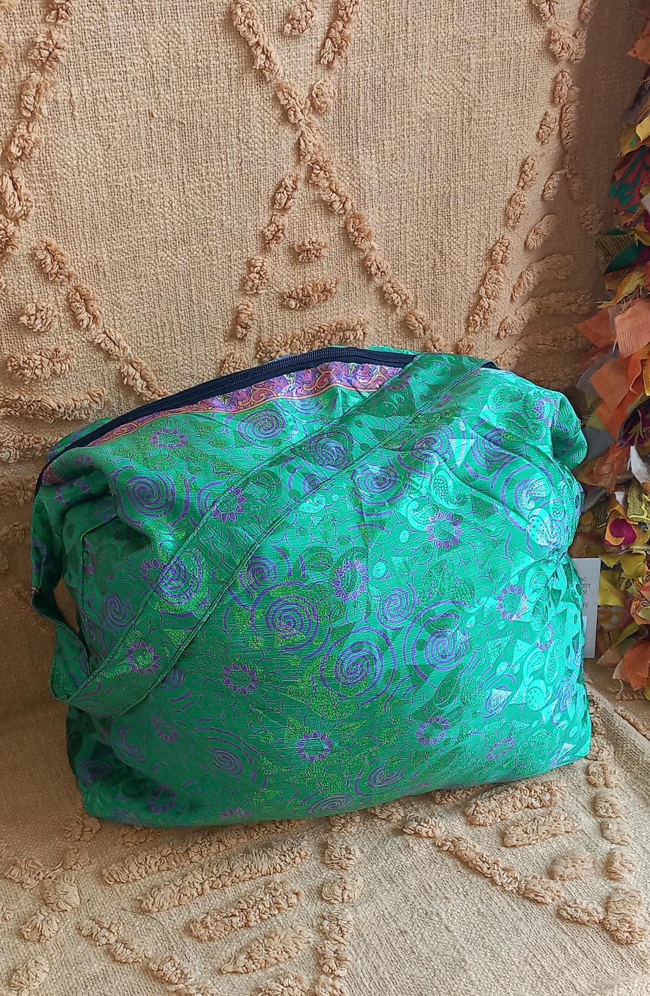 BOLSO ARTESANAL CON CREMALLERA,AUTÉNTICA ARTESANÍA INDIA CON MÁGICOS COLORES.ENVÍO GRATIS SIN PEDIDO MÍNIMO.