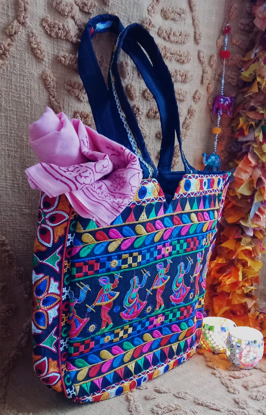 BOLSO FRAME DANZA EN LA INDIA ES UNA PIEZA AUTÉNTICA CON PERSONALIDAD Y LLENA DE ALMA.ENVÍO GRATIS SIN PEDIDO MÍNIMO.