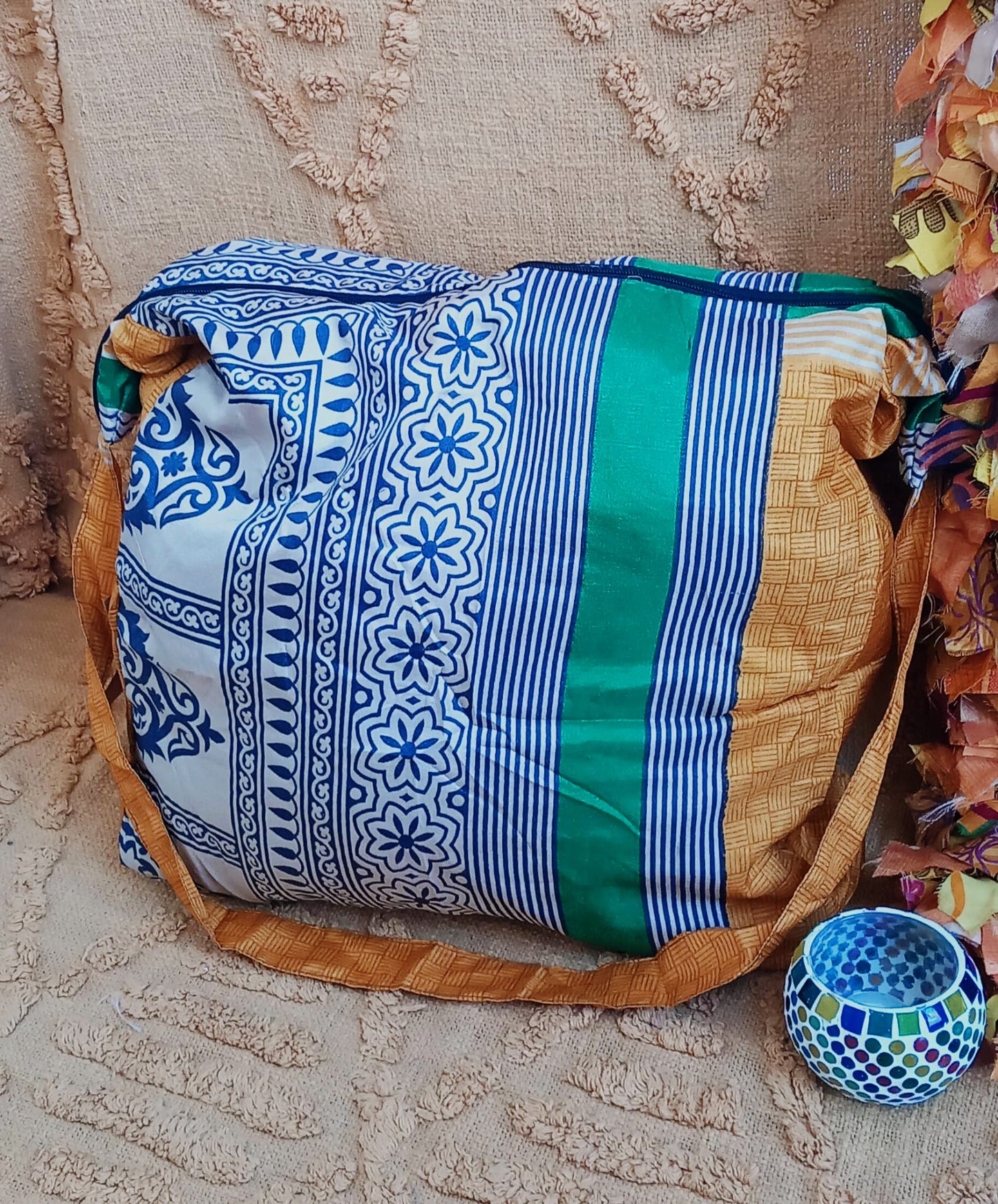 BOLSO SEDA CON CREMALLERA,AUTÉNTICA ARTESANÍA INDIA CON MÁGICOS COLORES.ENVÍO GRATIS SIN PEDIDO MÍNIMO.