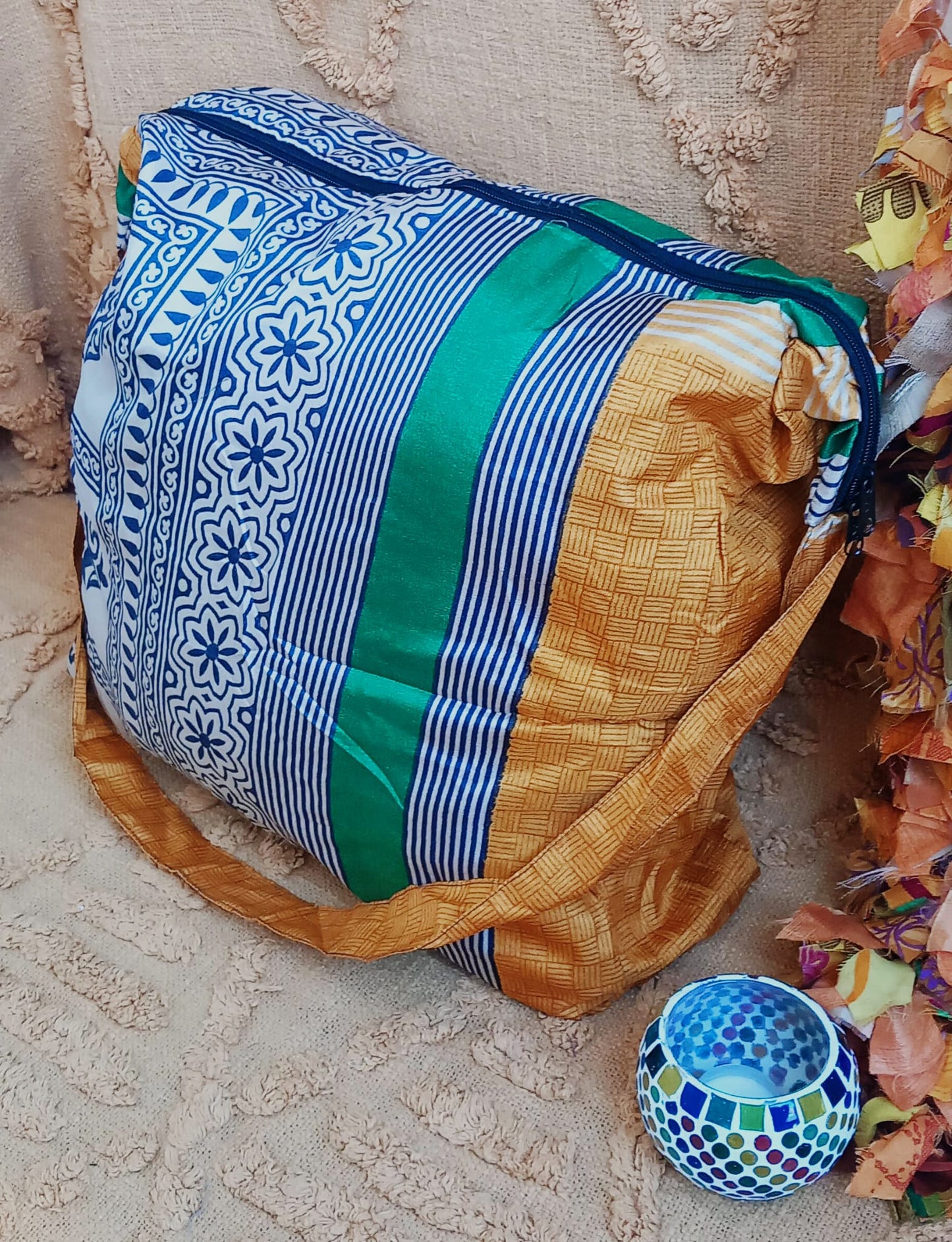 BOLSO SEDA CON CREMALLERA,AUTÉNTICA ARTESANÍA INDIA CON MÁGICOS COLORES.ENVÍO GRATIS SIN PEDIDO MÍNIMO.