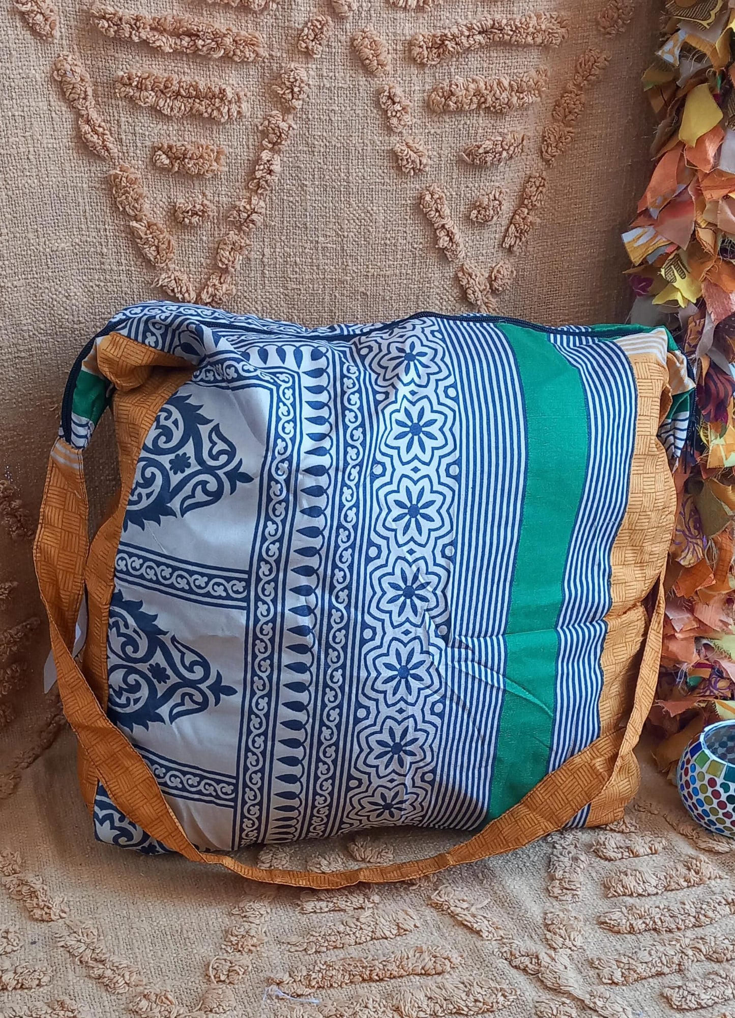 BOLSO SEDA CON CREMALLERA,AUTÉNTICA ARTESANÍA INDIA CON MÁGICOS COLORES.ENVÍO GRATIS SIN PEDIDO MÍNIMO.