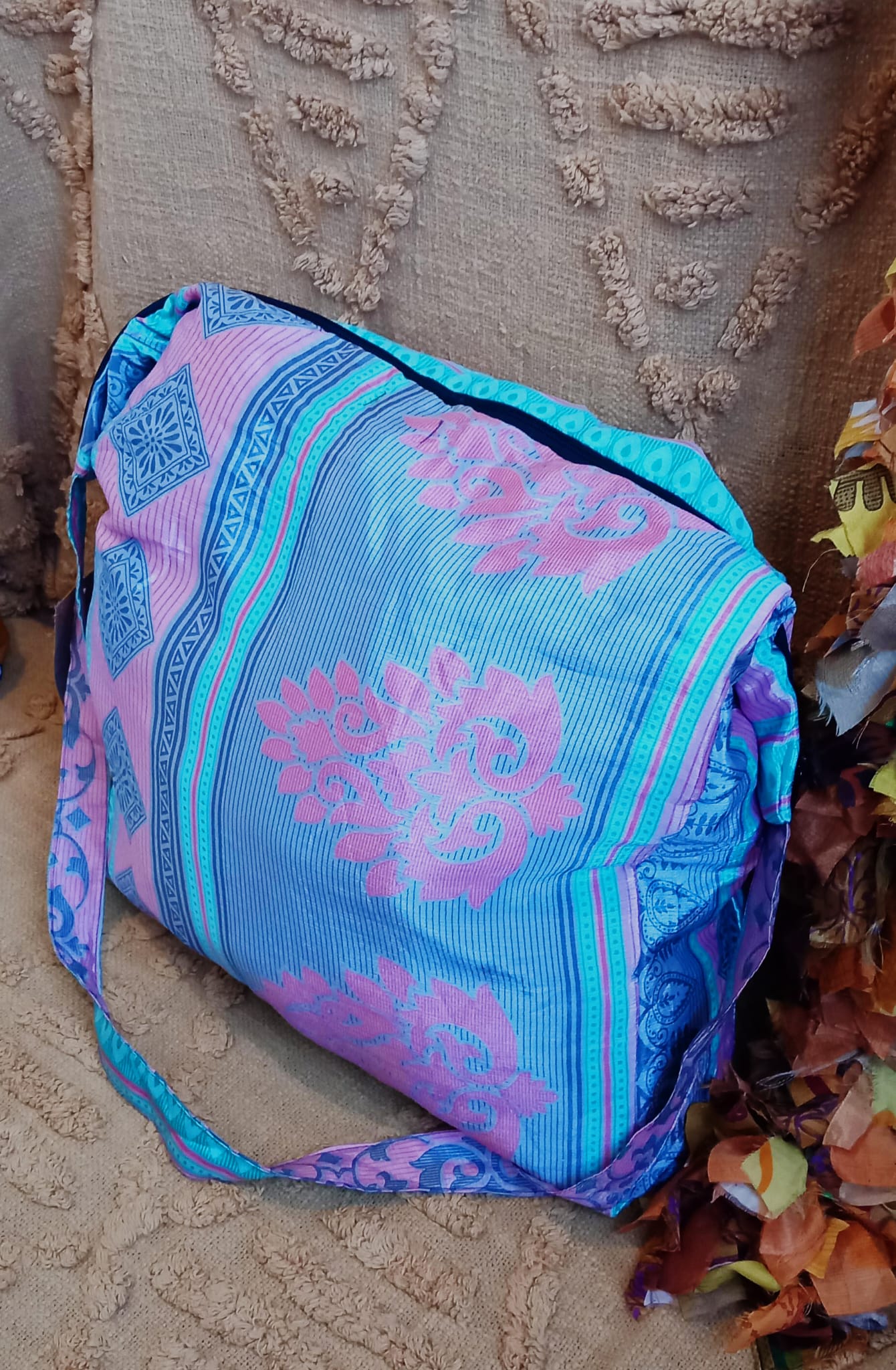 BOLSO SEDA CON CREMALLERA,AUTÉNTICA ARTESANÍA INDIA CON MÁGICOS COLORES.ENVÍO GRATIS SIN PEDIDO MÍNIMO.
