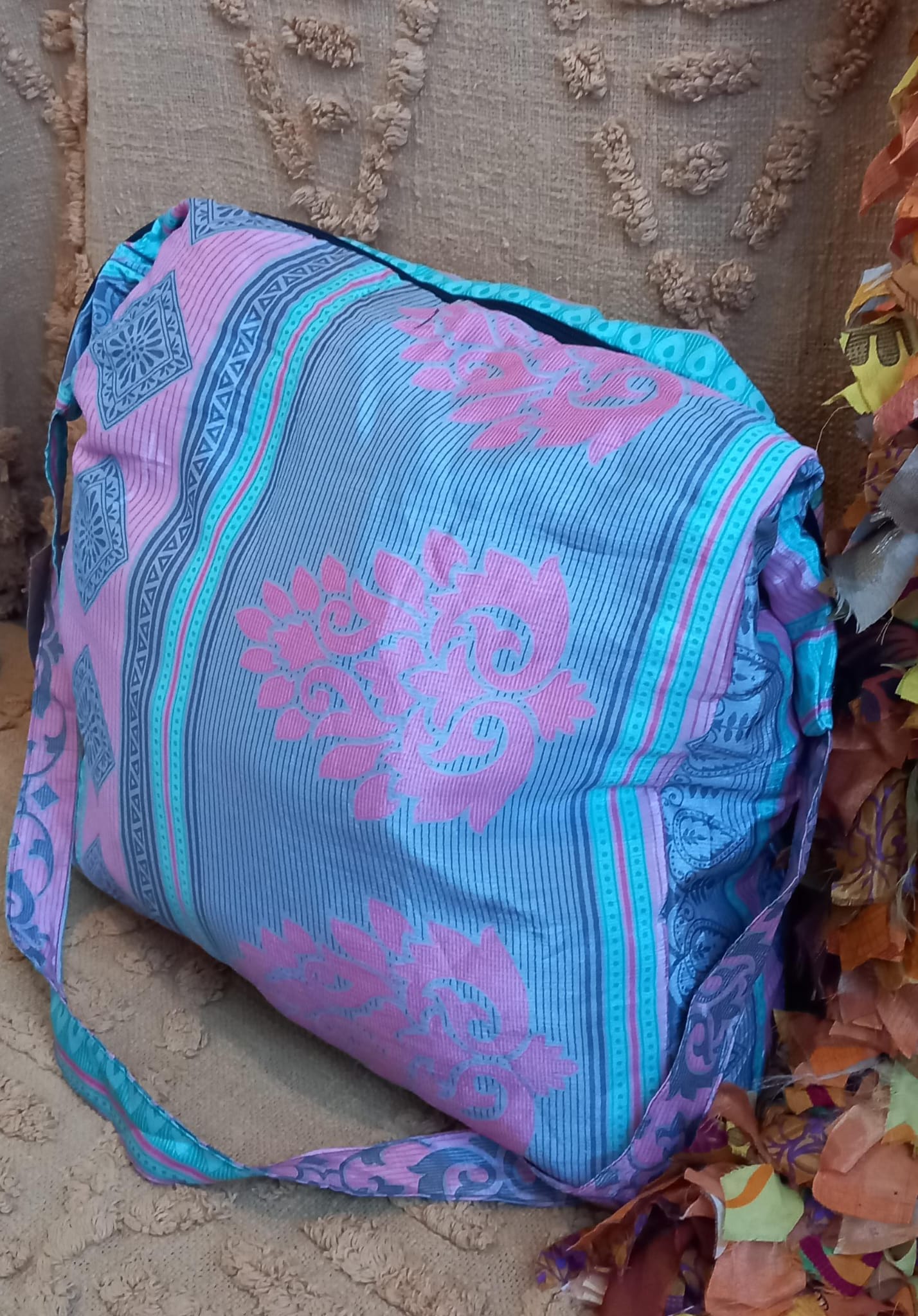 BOLSO SEDA CON CREMALLERA,AUTÉNTICA ARTESANÍA INDIA CON MÁGICOS COLORES.ENVÍO GRATIS SIN PEDIDO MÍNIMO.