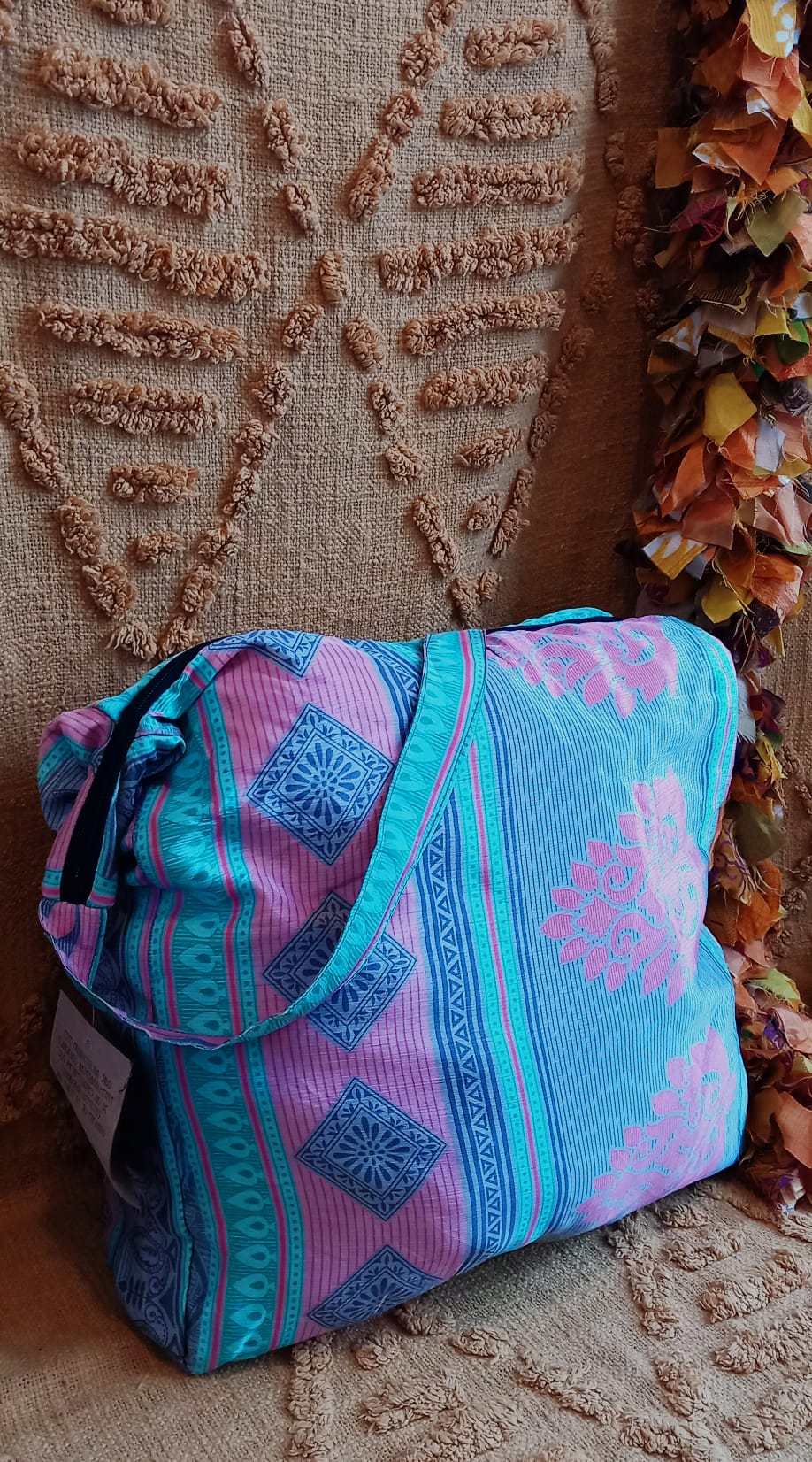 BOLSO SEDA CON CREMALLERA,AUTÉNTICA ARTESANÍA INDIA CON MÁGICOS COLORES.ENVÍO GRATIS SIN PEDIDO MÍNIMO.