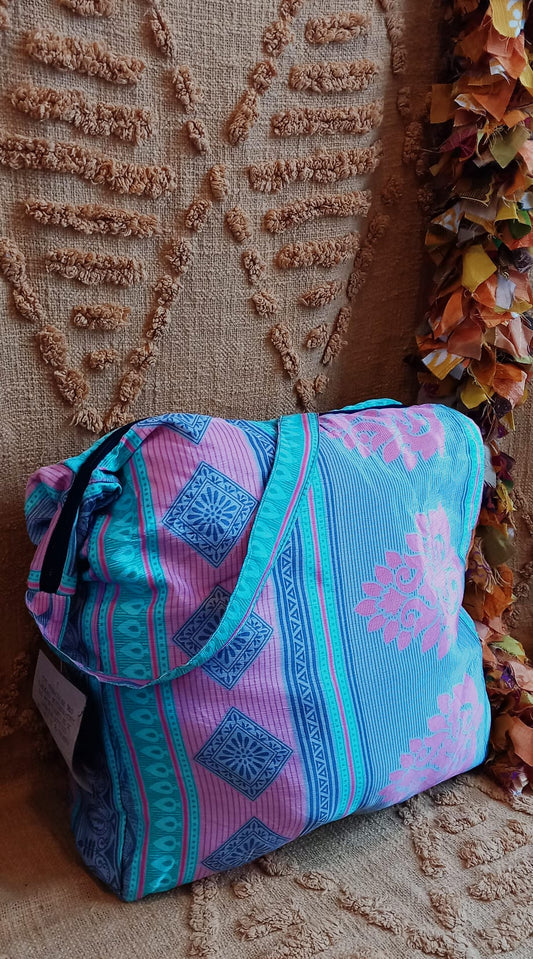 BOLSO SEDA CON CREMALLERA,AUTÉNTICA ARTESANÍA INDIA CON MÁGICOS COLORES.ENVÍO GRATIS SIN PEDIDO MÍNIMO.