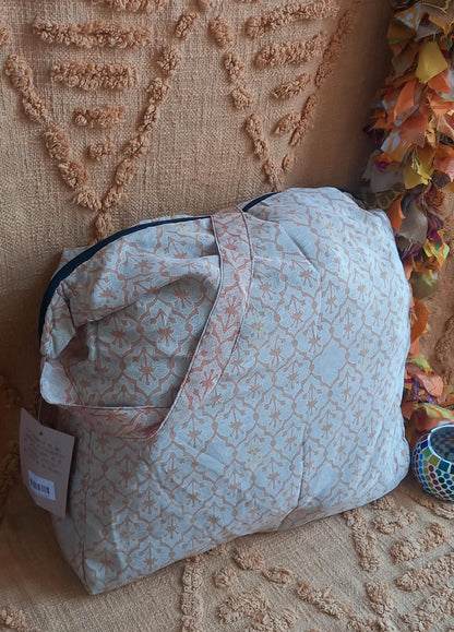 BOLSO SEDA CON CREMALLERA,AUTÉNTICA ARTESANÍA INDIA CON MÁGICOS COLORES.ENVÍO GRATIS SIN PEDIDO MÍNIMO.