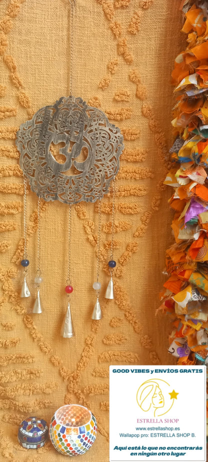 DECORACIÓN CON SIMBOLISMO Y BELLEZA ARTESANAL.COLGADOR METÁLICO MANTRA OM.ENVÍO GRATIS SIN PEDIDO MÍNIMO.