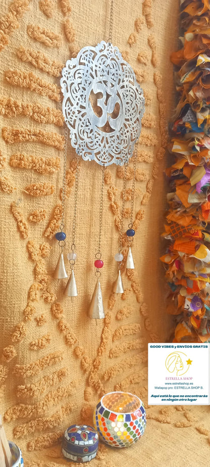 DECORACIÓN CON SIMBOLISMO Y BELLEZA ARTESANAL.COLGADOR METÁLICO MANTRA OM.ENVÍO GRATIS SIN PEDIDO MÍNIMO.