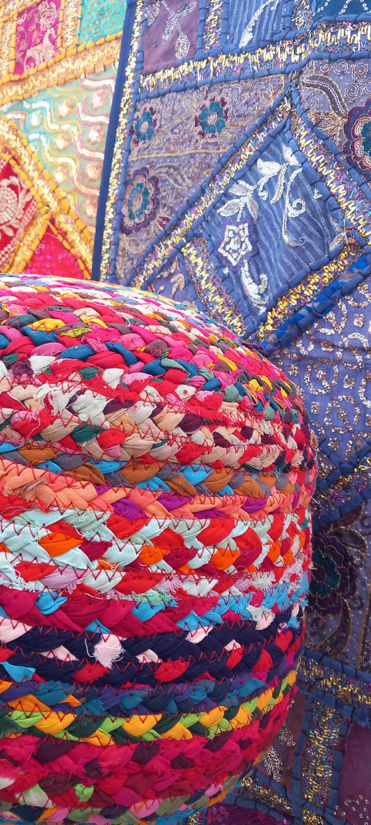 PUFF CON RELLENO,UNA JOYA DECORATIVA Y FUNCIONAL COLORES DE INDIA.ENVÍO GRATIS SIN PEDIDO MÍNIMO.