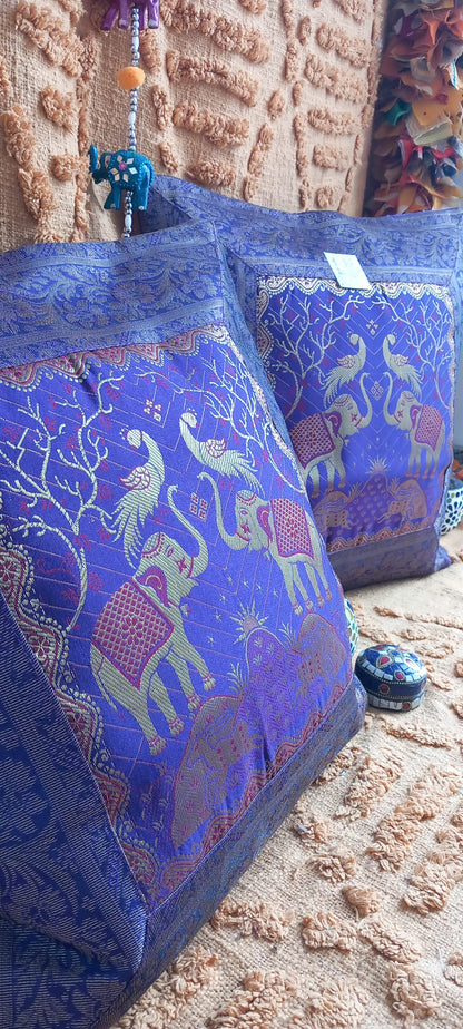 PACK 2 FUNDAS DE COJÍN CON CREMALLERA ELEFANTE MORADO Y DORADO. BOHEMIO Y ARTESANAL CON ALMA.ENVÍO GRATIS SIN PEDIDO MÍNIMO.