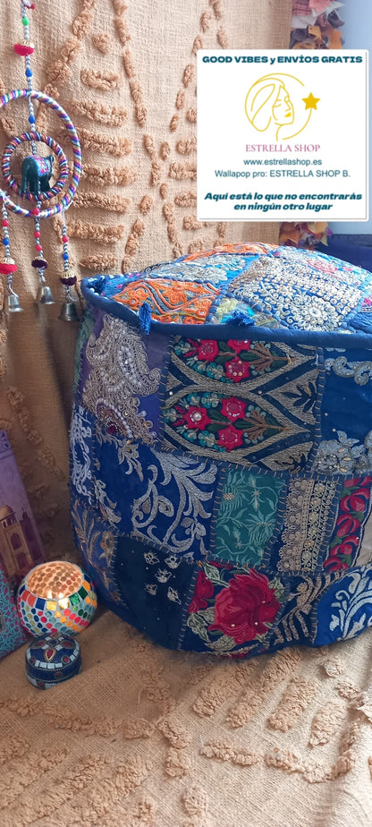 Una pieza original que aporta carácter, calidez y una identidad boho muy potente a cualquier espacio. Este puff destaca por su estética vibrante y su valor artesanal, convirtiéndose en un elemento decorativo con mucha personalidad. Cada unidad es única, lo que refuerza la sensación de exclusividad y diferenciación que tanto busca el cliente final. Un artículo con alma, pensado para elevar la buena vibra de tu ambiente y favorecer el éxito de tu espacio.