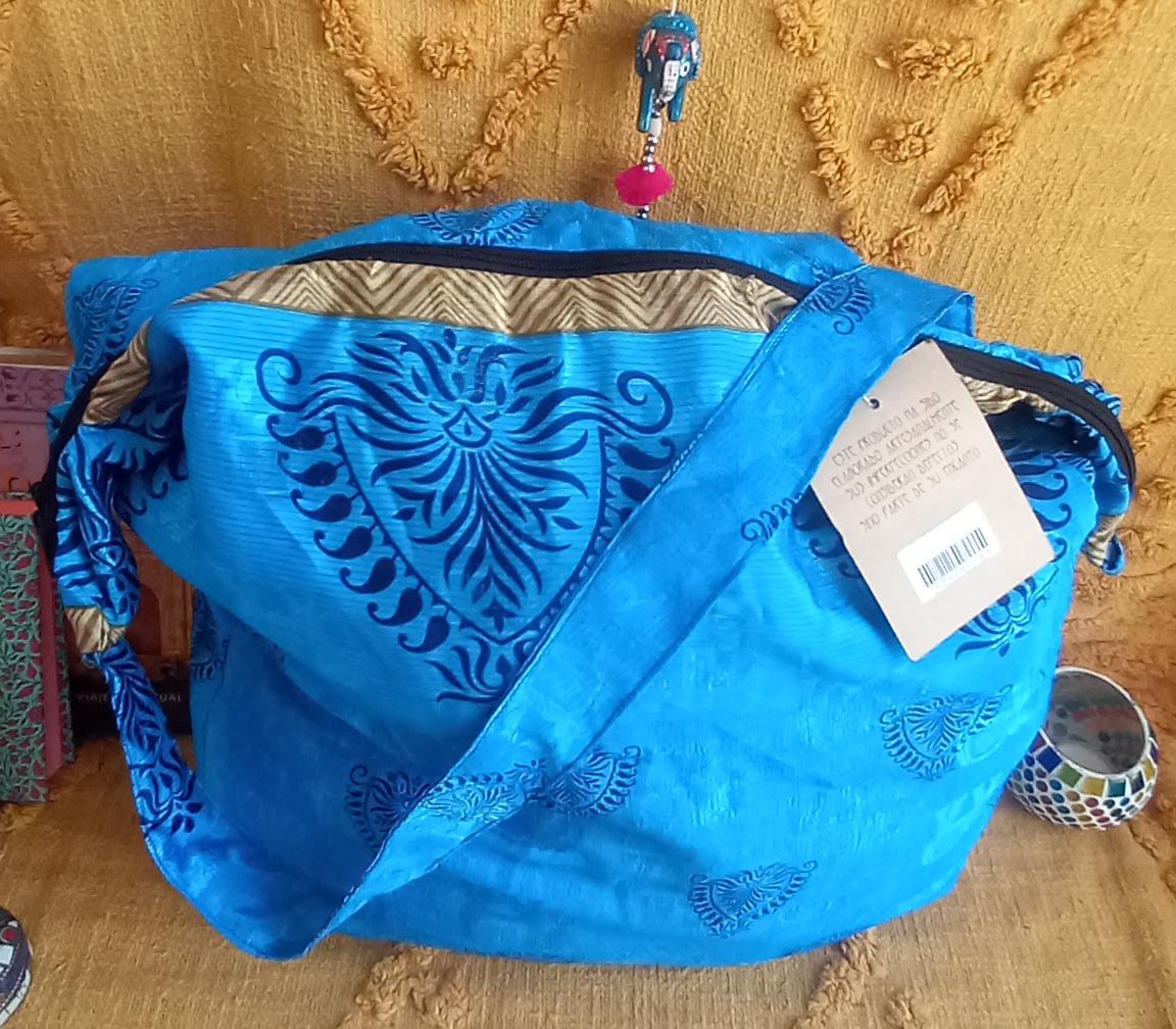 BOLSO SEDA CON CREMALLERA,AUTÉNTICA ARTESANÍA INDIA CON MÁGICOS COLORES.ENVÍO GRATIS SIN PEDIDO MÍNIMO.