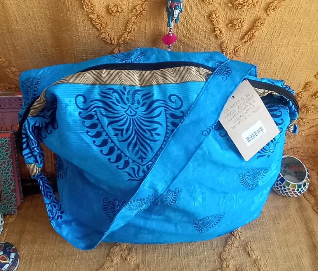 BOLSO SEDA CON CREMALLERA,AUTÉNTICA ARTESANÍA INDIA CON MÁGICOS COLORES.ENVÍO GRATIS SIN PEDIDO MÍNIMO.