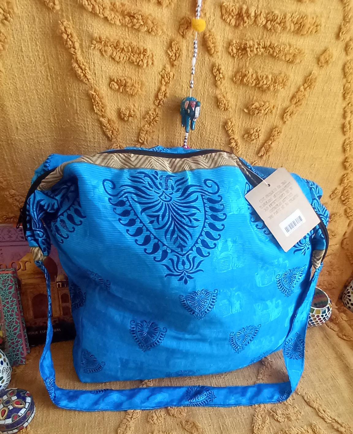BOLSO SEDA CON CREMALLERA,AUTÉNTICA ARTESANÍA INDIA CON MÁGICOS COLORES.ENVÍO GRATIS SIN PEDIDO MÍNIMO.