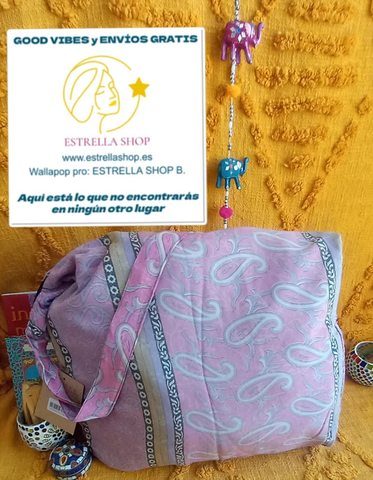 Bolso india de escapada, fin de semana,playa,montaña, gimansio...Con cremallera.

Bolso elaborado en tejido indio y con estampados étnicos, en colores mágicos.

Tiene una forma amplia con cierre cremallera y un asa para poder colgarla cómodamente estilo bandolera.

Todos son únicos y diferentes. Tenemos muchos modelos.

Medidas aproximadas 50 cm.

Envío gratis.