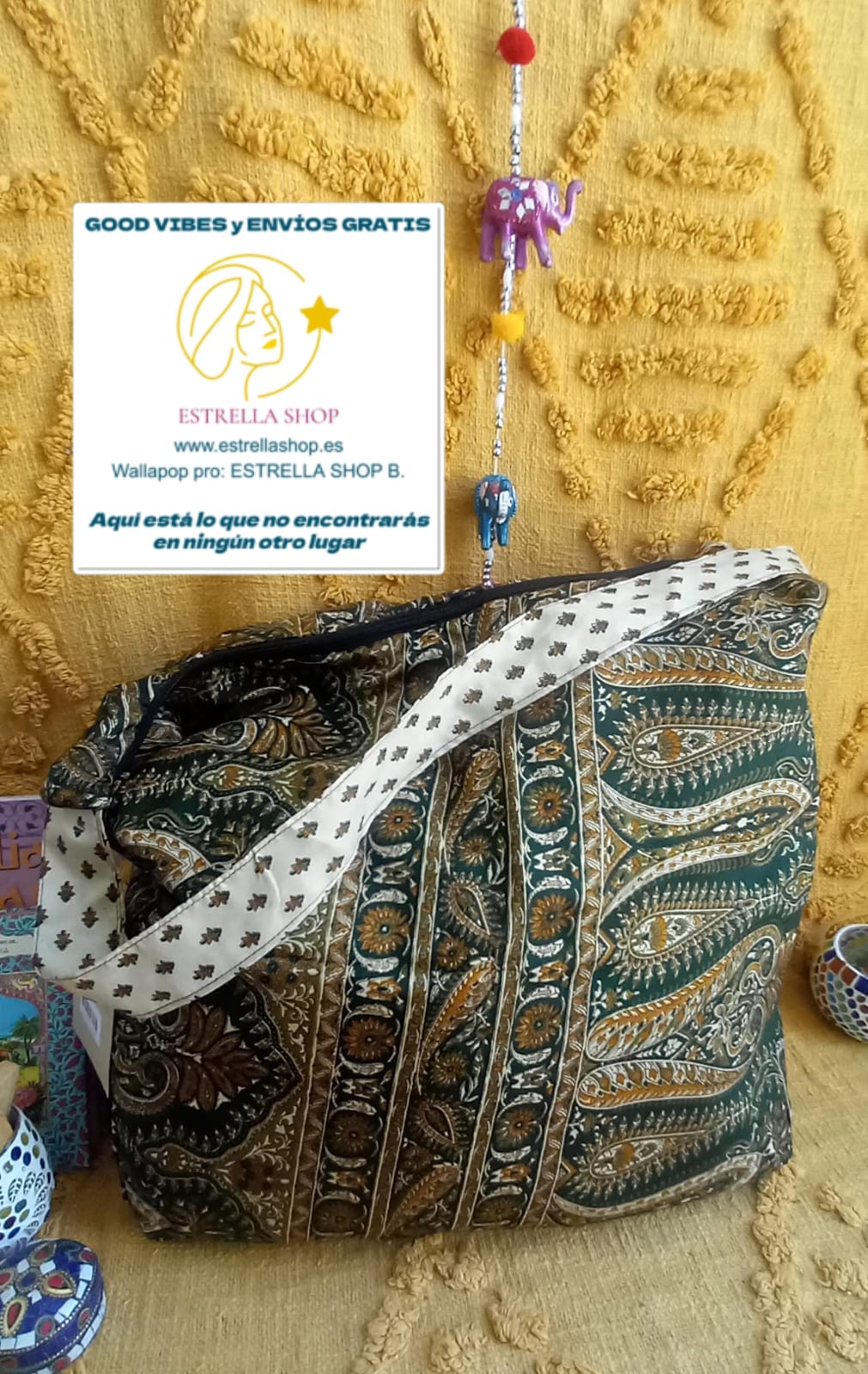 Bolso india de escapada, fin de semana,playa,montaña, gimansio...Con cremallera.

Bolso elaborado en tejido indio y con estampados étnicos, en colores mágicos.

Tiene una forma amplia con cierre cremallera y un asa para poder colgarla cómodamente estilo bandolera.

Todos son únicos y diferentes. Tenemos muchos modelos.

Medidas aproximadas 50 cm.

Envío gratis.