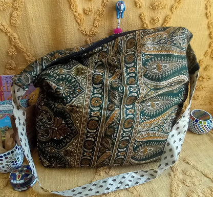 BOLSO SEDA CON CREMALLERA,AUTÉNTICA ARTESANÍA INDIA CON MÁGICOS COLORES.ENVÍO GRATIS SIN PEDIDO MÍNIMO.