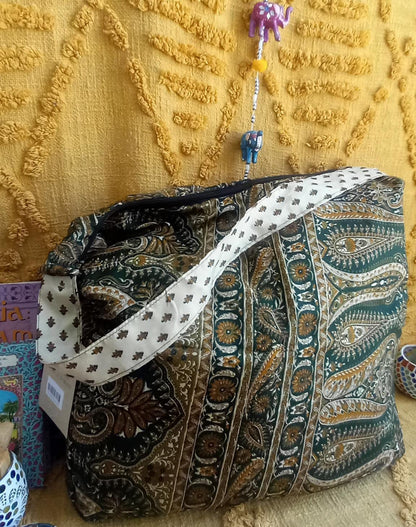 BOLSO SEDA CON CREMALLERA,AUTÉNTICA ARTESANÍA INDIA CON MÁGICOS COLORES.ENVÍO GRATIS SIN PEDIDO MÍNIMO.