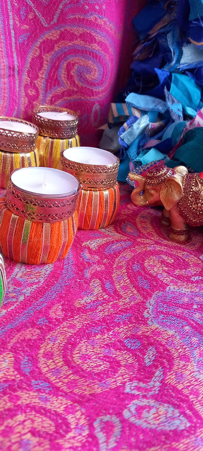 JUEGO DE 2 PORTAVELAS ORIGINALES Y ARTESANALMENTE HECHO A MANO EN INDIA INSPIRADO EN LA ALEGRÍA Y LA BUENA ENERGÍA DE LAS CELEBRACIONES VIBRANTES Y ESPECIALES.ENVÍO GRATIS.