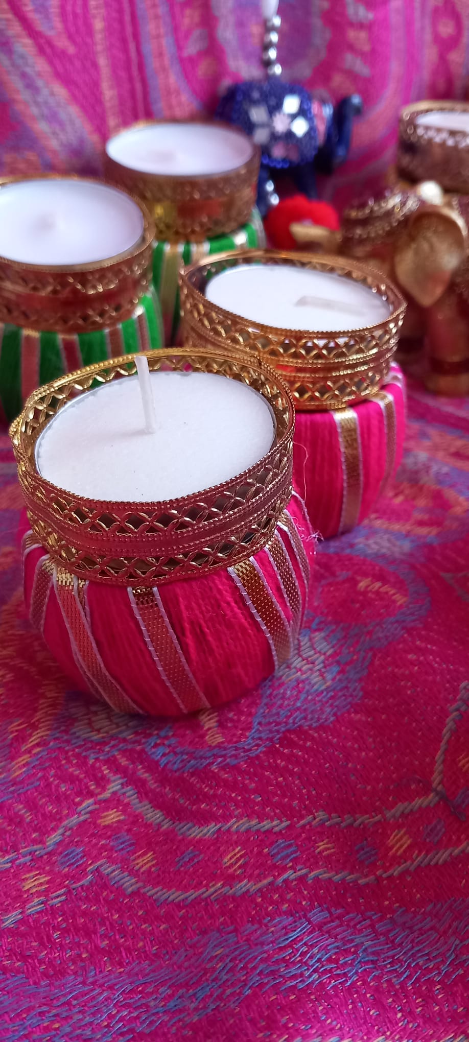 JUEGO DE 2 PORTAVELAS ORIGINALES Y ARTESANALMENTE HECHO A MANO EN INDIA INSPIRADO EN LA ALEGRÍA Y LA BUENA ENERGÍA DE LAS CELEBRACIONES VIBRANTES Y ESPECIALES.ENVÍO GRATIS.