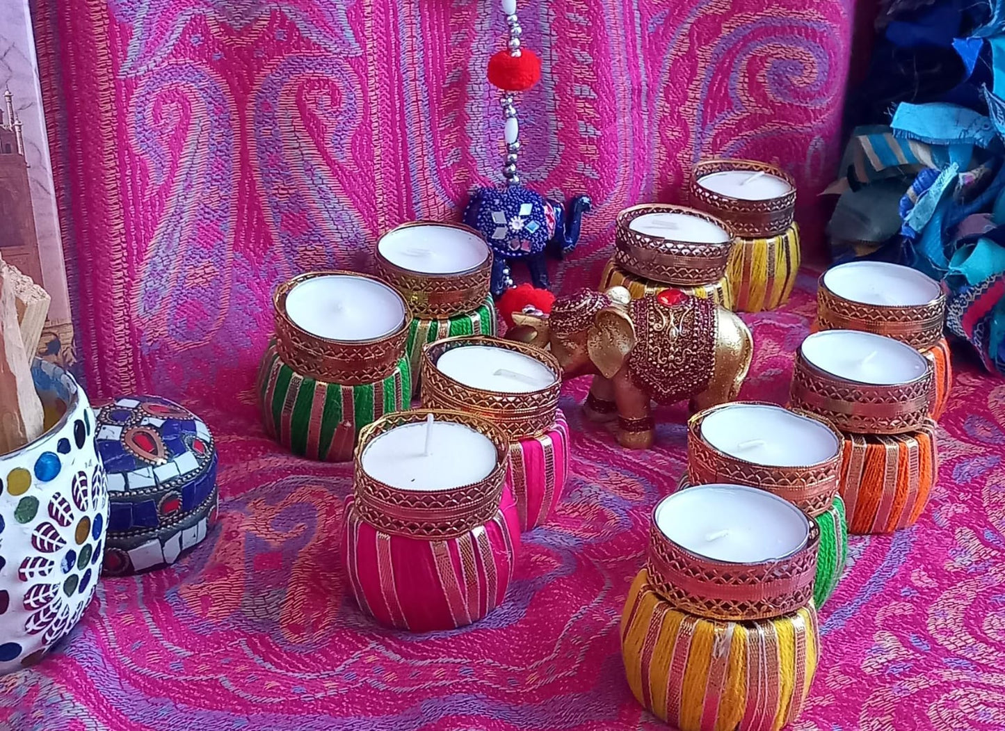 JUEGO DE 2 PORTAVELAS ORIGINALES Y ARTESANALMENTE HECHO A MANO EN INDIA INSPIRADO EN LA ALEGRÍA Y LA BUENA ENERGÍA DE LAS CELEBRACIONES VIBRANTES Y ESPECIALES.ENVÍO GRATIS.