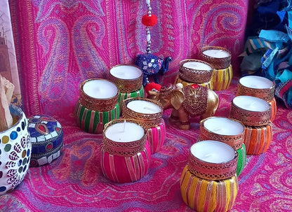 JUEGO DE 2 PORTAVELAS ORIGINALES Y ARTESANALMENTE HECHO A MANO EN INDIA INSPIRADO EN LA ALEGRÍA Y LA BUENA ENERGÍA DE LAS CELEBRACIONES VIBRANTES Y ESPECIALES.ENVÍO GRATIS.