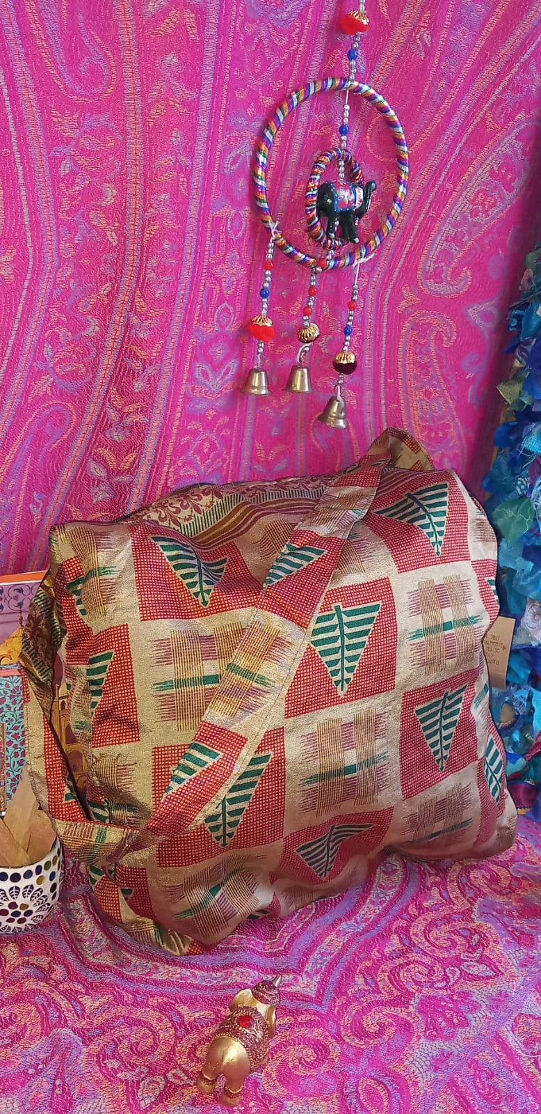 BOLSO SEDA CON CREMALLERA,AUTÉNTICA ARTESANÍA INDIA CON MÁGICOS COLORES.ENVÍO GRATIS SIN PEDIDO MÍNIMO.