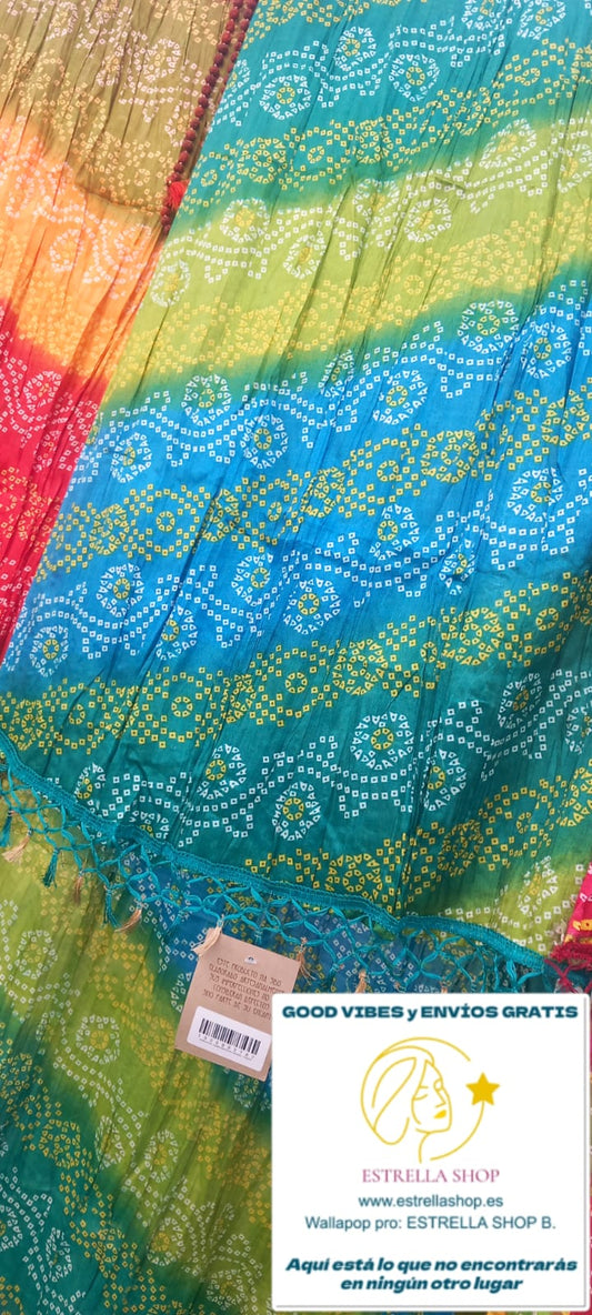 artesanalmente sobre gasa con hilos brillantes, combina sutiles estampados y colores intensos que despiertan la mirada. Versátil y único, puedes llevarlo como pañuelo, fajín, cinturón, diadema o adorno para el bolso. Cada pieza es diferente, lo que convierte a tu estilo en un destino especial para personas que buscan llevar lo exclusivo, lo original, lo que deja huella.