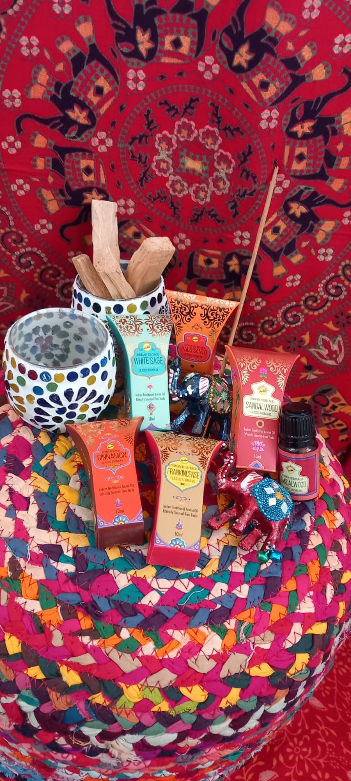 Pack lote de 5 aceites aromáticos Indian Heritage set exclusivo white perfecto para crear y difundir de manera agradable la calma en la vida cotidiana.Envío gratis sin pedido mínimo.
