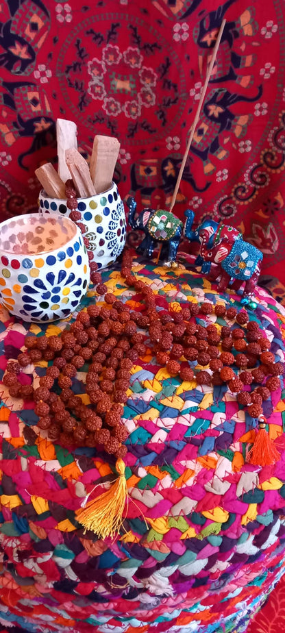 El Collar Mala Semilla Rudraksha es una pieza profundamente espiritual, ideal para quienes valoran la conexión interior y los accesorios con historia.ENVÍO GRATIS SIN PEDIDO MÍNIMO.