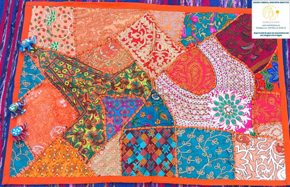 tapiz patchwork es una excelente inversión decorativa porque aporta exclusividad, calidez y un gran valor artístico a cualquier espacio de tu hogar.Envío gratis sin mínimo.