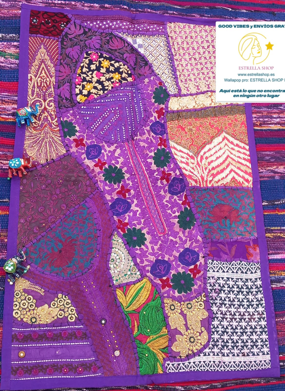 JOYA TEXTIL EN FORMA DE TAPIZ HECHO A MANO.Piezas textiles transforman por completo la atmósfera de una habitación.