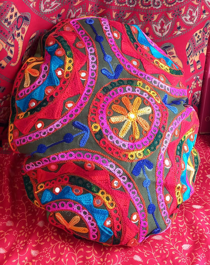 FUNDA DE COJÍN Y/O ZAFU REDONDO 35CM CON CREMALERA TRASERA Y BORDADA DE COLORES SOBRE SAREE INDIA.ENVÍO GRATIS SIN PEDIDO MÍNIMO.