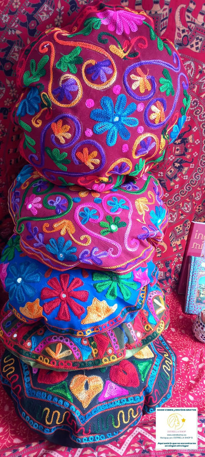 FUNDA DE COJÍN Y/O ZAFU REDONDO 35CM CON CREMALERA TRASERA Y BORDADA DE COLORES SOBRE SAREE INDIA.ENVÍO GRATIS SIN PEDIDO MÍNIMO.