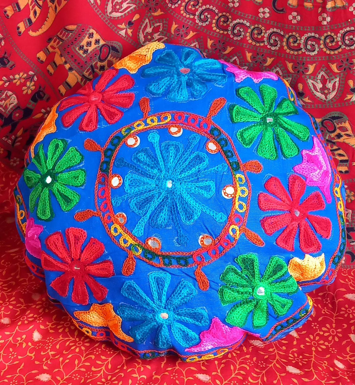 FUNDA DE COJÍN Y/O ZAFU REDONDO 35CM CON CREMALERA TRASERA Y BORDADA DE COLORES SOBRE SAREE INDIA.ENVÍO GRATIS SIN PEDIDO MÍNIMO.