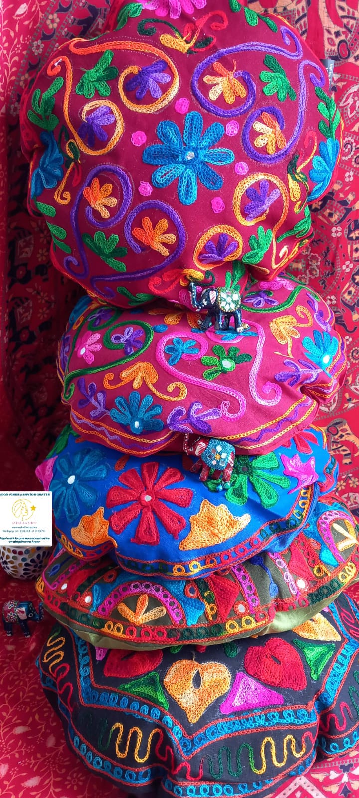 FUNDA DE COJÍN Y/O ZAFU REDONDO 35CM CON CREMALERA TRASERA Y BORDADA DE COLORES SOBRE SAREE INDIA.ENVÍO GRATIS SIN PEDIDO MÍNIMO.