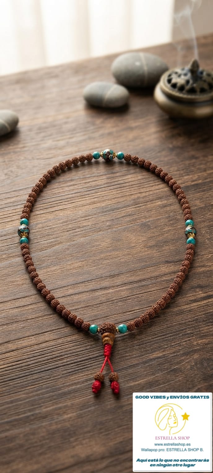 Este collar es una pieza espiritual con fuerza, equilibrio y tradición. Elaborado artesanalmente con cuentas de 6 mm de la semilla sagrada rudráksha, es ideal para prácticas de meditación, recitación de mantras o simplemente como amuleto de bienestar. Esta semilla, venerada en la India, es conocida por su capacidad para calmar la mente, reducir el estrés y fomentar cambios positivos a nivel físico, emocional y espiritual. Su diseño natural lo convierte también en un accesorio con alma y estilo propio.