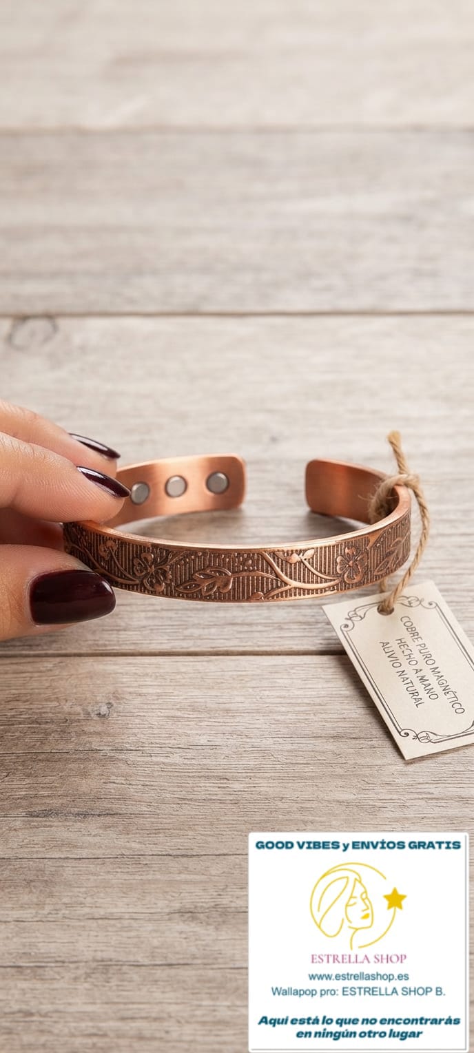Pulsera de cobre magnética de alta densidad, con imanes en sus extremos y con el grabado de la flor del cerezo japonés, símbolo de la belleza, la delicadeza y la fugacidad de la vida.

Los imanes generan un campo magnético que potencia el ya beneficioso efecto del cobre en el cuerpo humano.1CM

Hecho en India

ENVÍO GRATIS SIN PEDIDO MÍNIMO