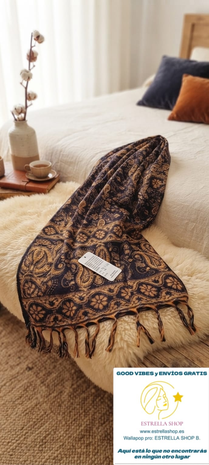 Gracias a su suavidad, ligereza y gran capacidad para abrir, esta manta es ideal para múltiples usos. Puedes utilizarla en el sofá para momentos de relax, en el coche para viajes o como un elegante complemento sobre los hombros en los días más fríos, a modo de chal.