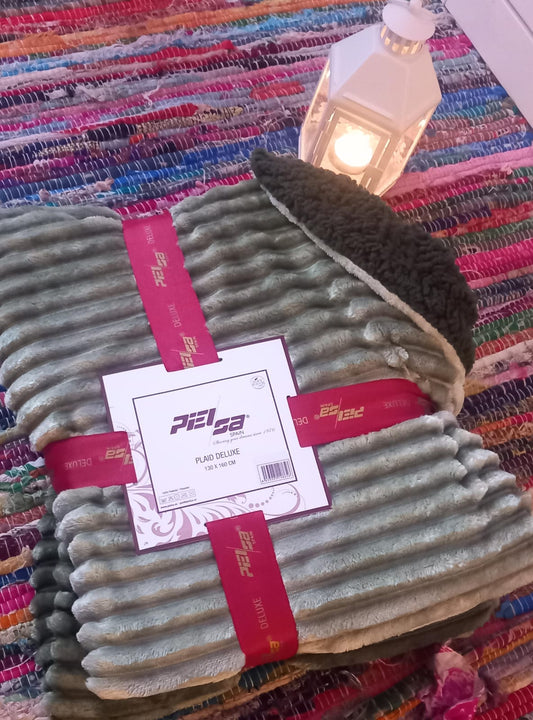 MANTA ACOLCHADA A DOBLE CARA CON SHERPA DELUXE EN VERDE QUE TE QUIERO VERDE MÁGICOS.ENVÍO GRATIS SIN PEDIDO MÍNIMO.