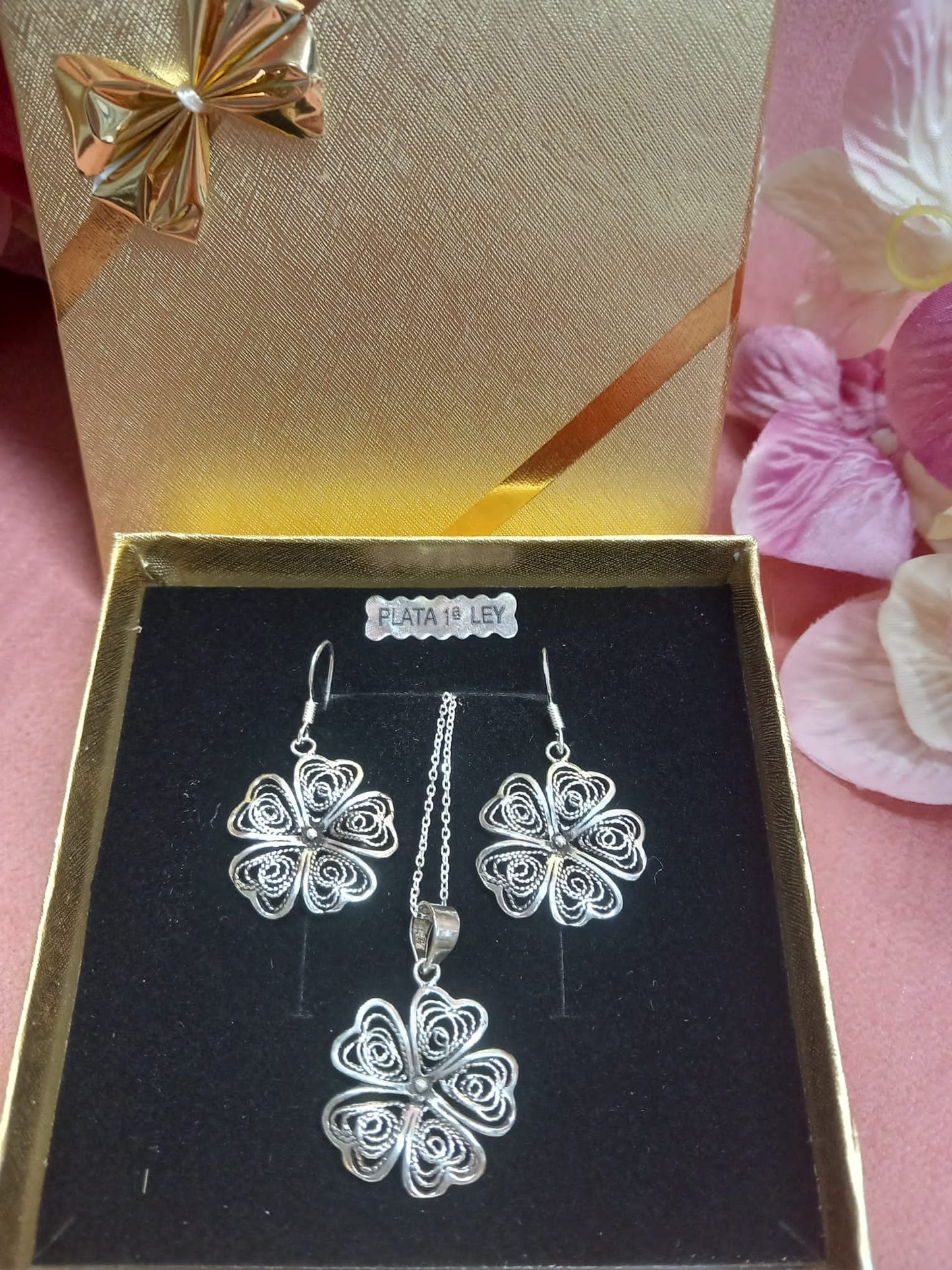 Conjunto Mandala Floral Pendientes plata + cadena plata  + colgante a juego.