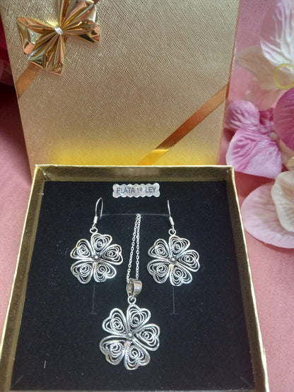 Conjunto Mandala Floral Pendientes plata + cadena plata  + colgante a juego.