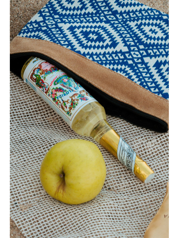 Características:
Talla: Envase de 221 ml
Origen: Tradición chamánica y espiritual
Técnica: Combinación ancestral de esencias
Material: Almizcle, ámbar y benjuí