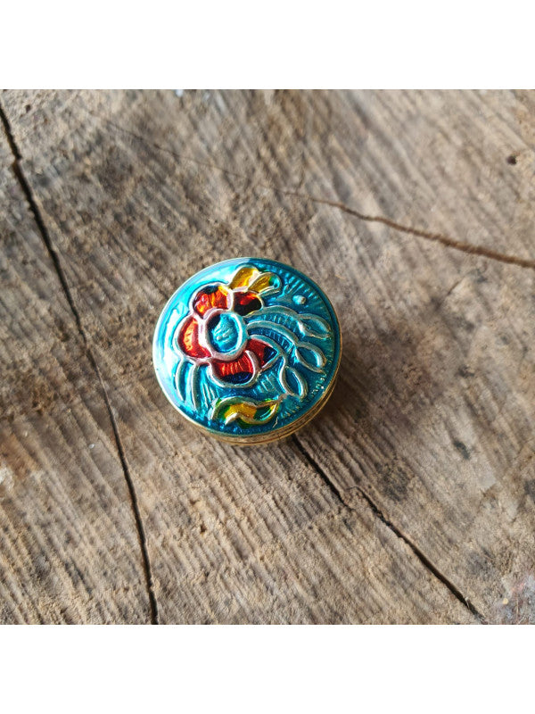 ESENCIAS DE BÁLSAMO.

Las esencias de bálsamo artesanales te hacen disfrutar de un olor que te hace sentir especial. Pequeñas esencias con diferentes olores para llevar siempre contigo elaboradas con ingredientes naturales.

Hay esencia de MUSK, NAG CHAMPA O PATCHOULÍ.

Envío Gratis.

¡¡ÚLTIMAS UNIDADES EN STOCK!!